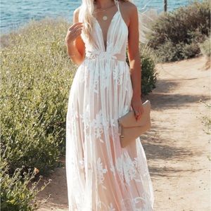 ANTONIA MAXI DRESS - WHITE. Size Medium.